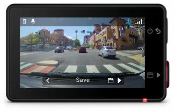 GARMIN Dash Cam Mini X210 - car camera monitor for city driving. Car camera monitor displaying an urban scene with crosswalks and cars.